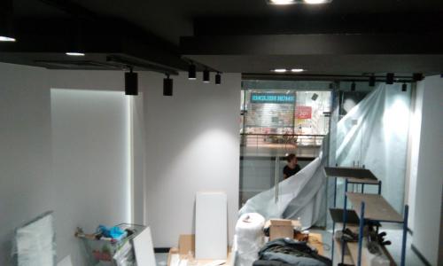 montaż oświetlenia w salonie Łukasz Jemioł Manufaktura